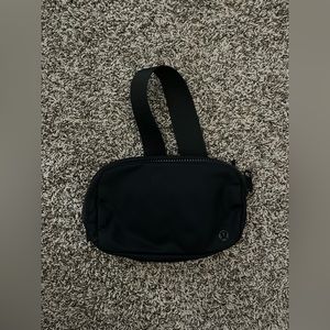 1 liter Lululemon belt bag